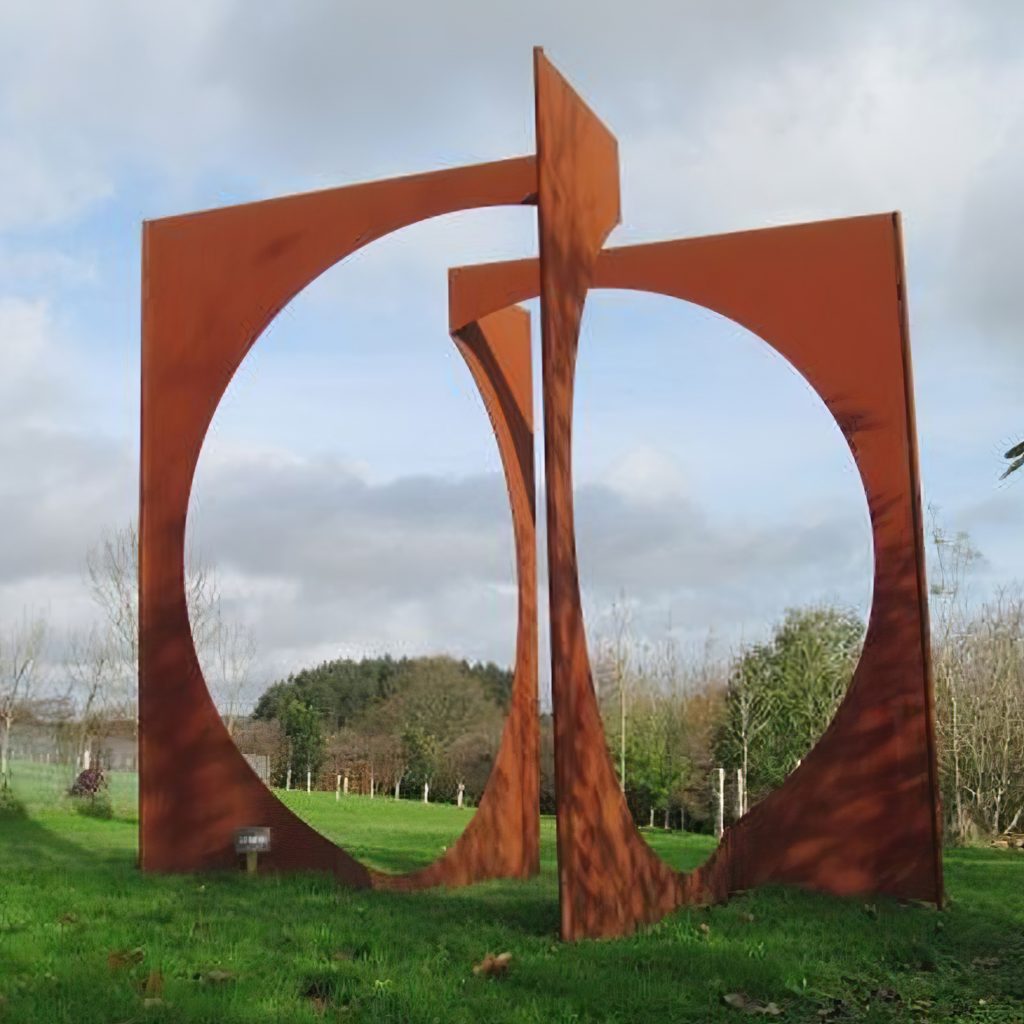 Парковая скульптура из кортеновской стали